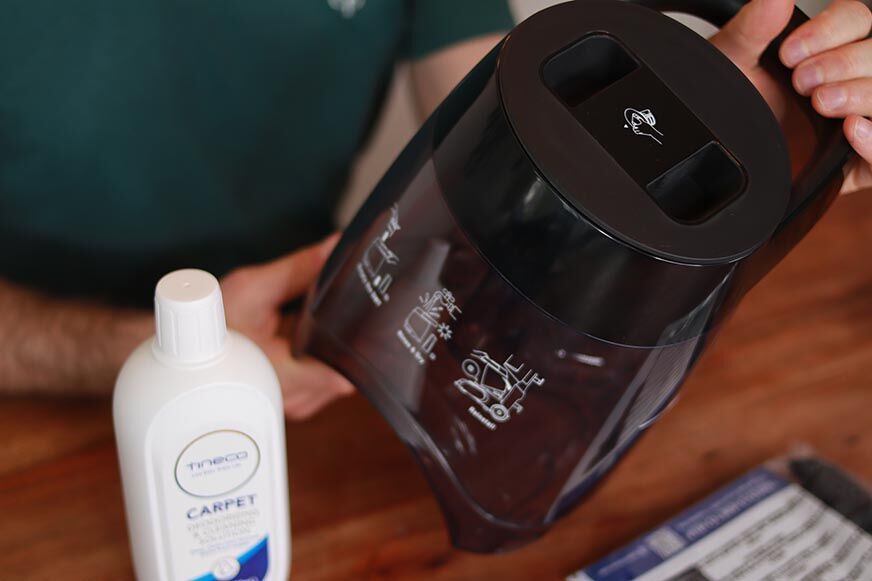 The size of the carpet cleaner tank is shown.